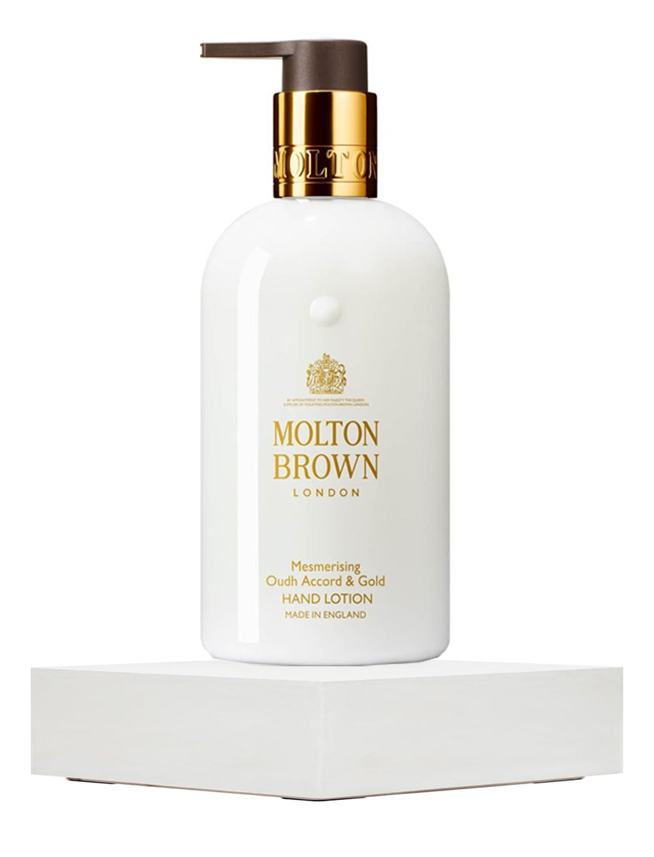 Mesmerising Oudh Accord and Gold | Hand